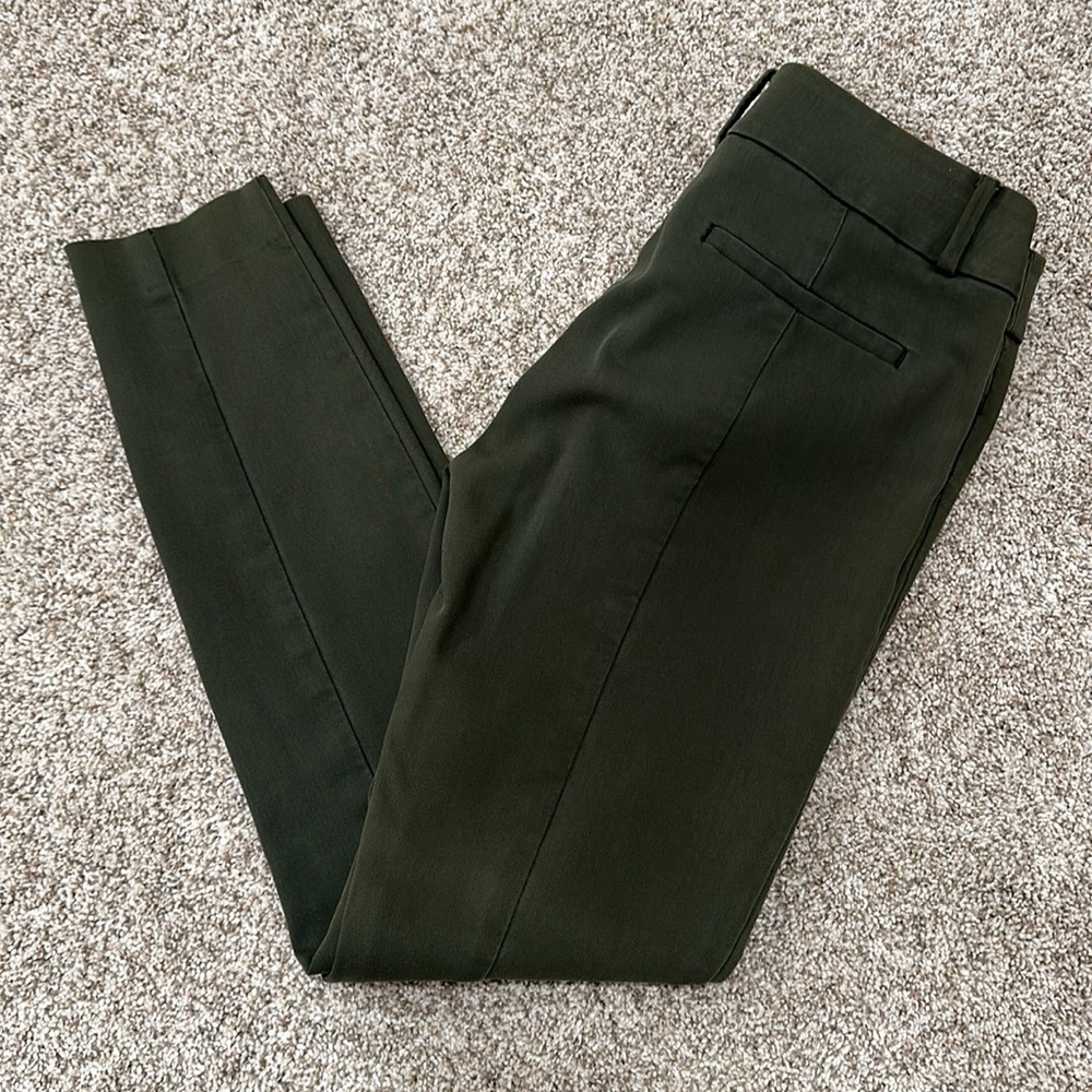 Women’s Loft olive green skinny dress pants size 0